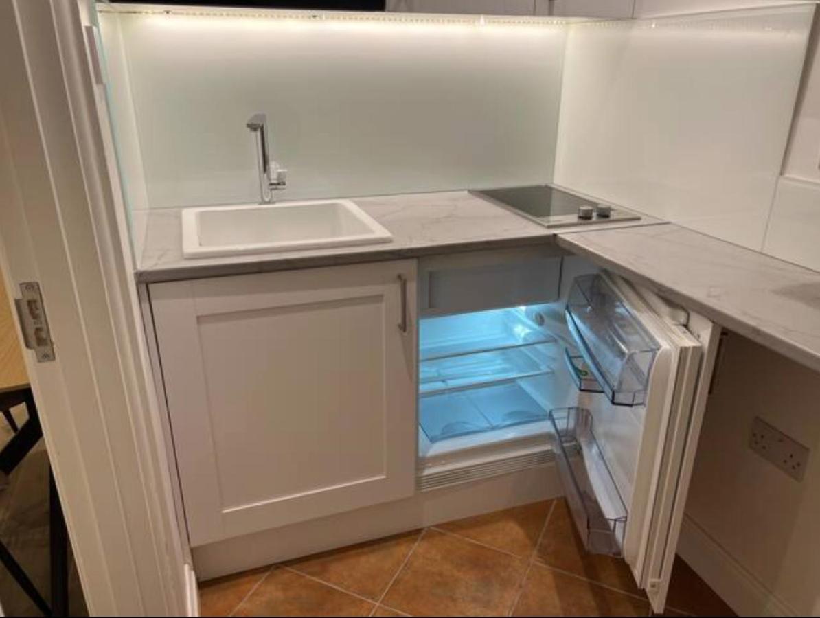 Well-Positioned Studio Flat London Exterior photo